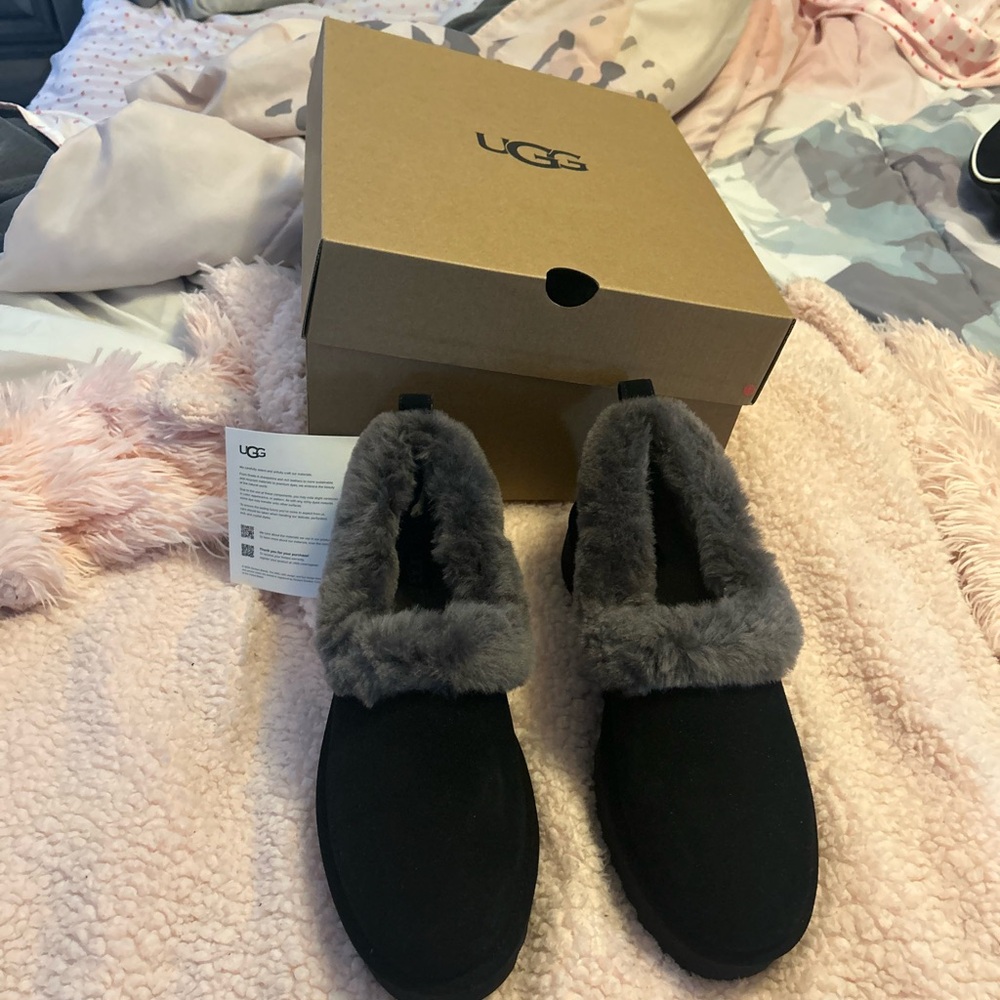 NWOT UGG platform boots. - image 8